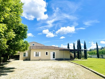 MAISON 12 PIÈCES - 18 COUCHAGES - 2 PISCINES - LOCATION SAISONNIÈRE À MALLEMORT PROCHE DU GOLF DE 