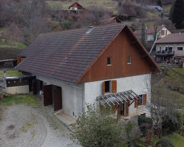 Maison avec dépendances et garage sur La Combe de Lancey