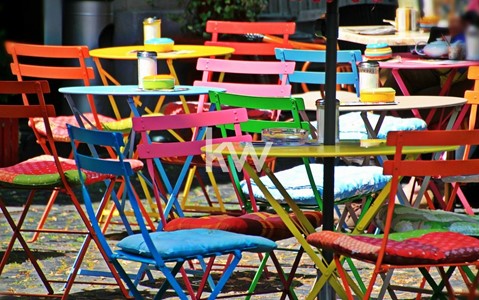 Restaurant avec Terrasse et Salle Spacieuse en Zone Commerciale 