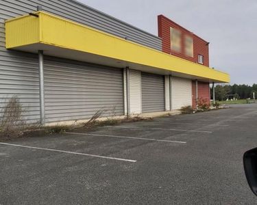 Local industriel 2 200 m²