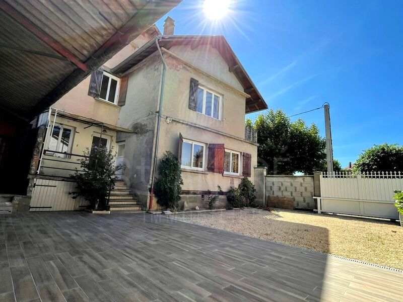 Vente Maison de village 165 m² à Saint-Siméon-de-Bressieux 240 000 €