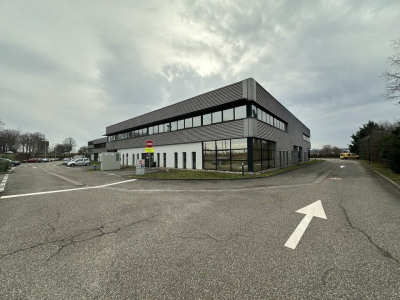 Local commercial 855 m²
