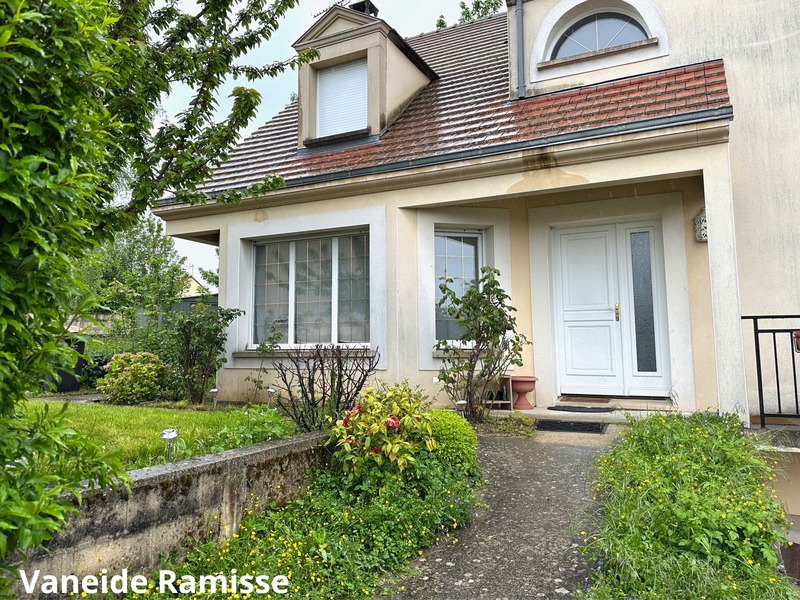 Dpt Seine et Marne (77), à vendre  maison P6 de 134 m² - Terrain de 581,00 m² 