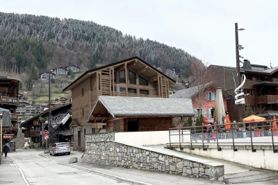 Superbe opportunité d'acquérir un chalet de 4 chambres dans le centre avec vue sur les pistes de 