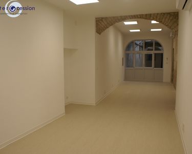 Local commercial 130 m² DOLE