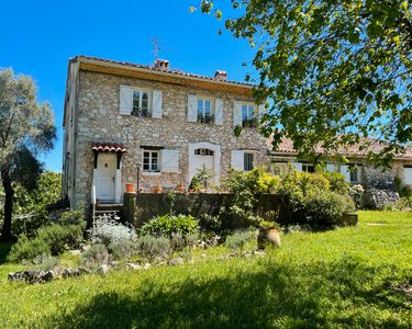 Duplex 4 pièces de 82 m2 dans mas provençal 