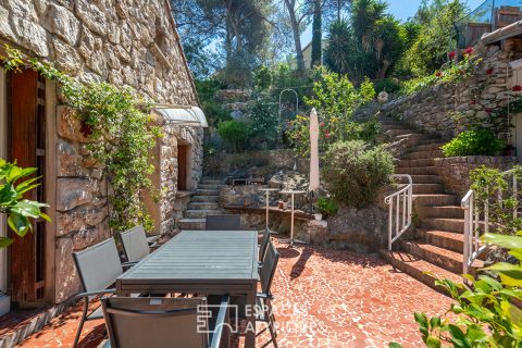 Maison en pierre avec vue et piscine 