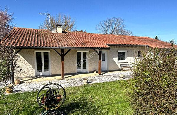 Agreable maison T4 de plain pied avec garage a Saint Etienne De Tulmont