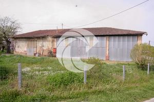 HANGARS SUR TERRAIN