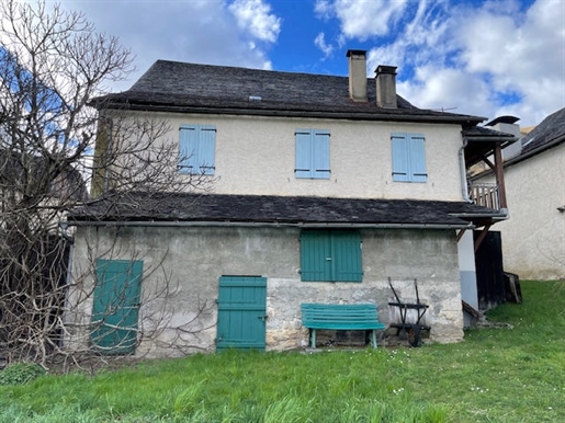 Vallee D'aspe - Maison De Village En Tres Bon Etat Structurel Avec Grand Terrain Et Vue Su