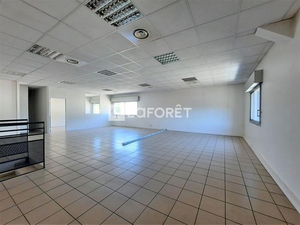 Immobilier professionnel Location Givors  110m² 1152€