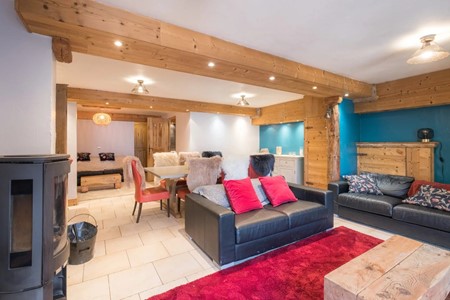 A vendre charmant chalet avec jacuzzi et terrasse ensoleillée à Méribel Centre