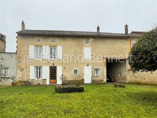 Grande maison de bourg + appartement, grange et terrain Secteur Sauzé-Vaussais