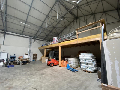 Local commercial 687 m²