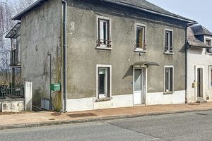 Charmante Maison de Bourg en Pierre de Taille à Poissac