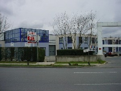 Local commercial 8400 m²