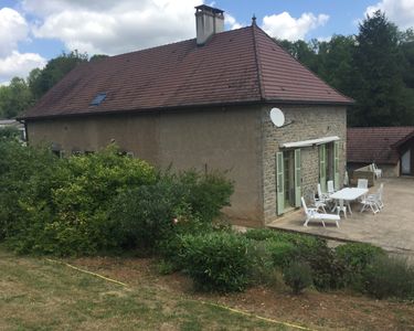 Maison avec terrain 1 ha arboré et clôturé