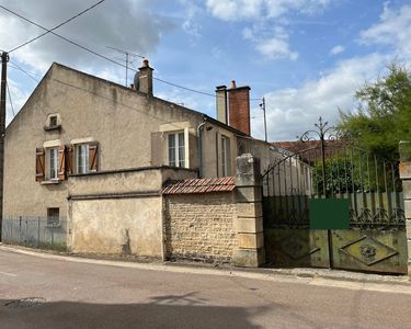 Maison de village - 79 000