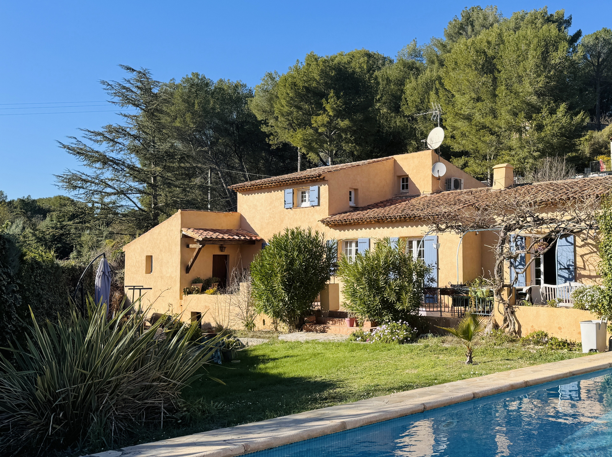 LE BEAUSSET- Proche village - Villa 4 chambres