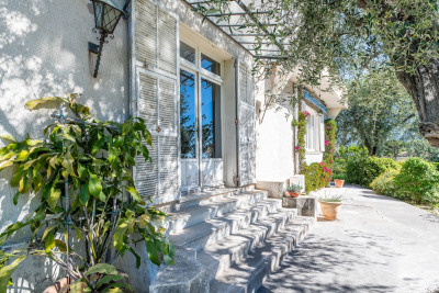 Villa Belle Epoque à Roquebrune-Cap-Martin : Charme intemporel e