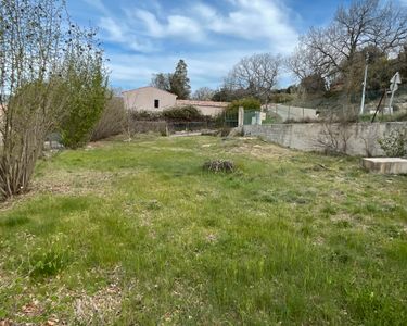 Terrain constructible de 650m2. Environnement champêtre