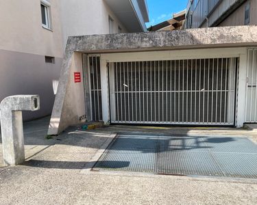 Une parking dans box Puy du Roy 