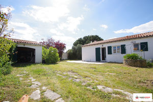 Maison de plain pied à proximité des plages et des commerces. 