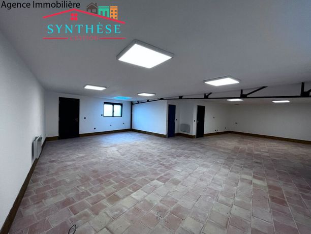 Immobilier professionnel Location Saintes  125m² 920€