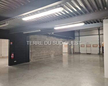 Local 318 m² SERRES CASTET