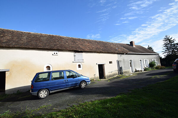 Maison de campagne avec un grand terrain