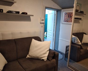 Proposition de chambre meublée indépendante pour femme