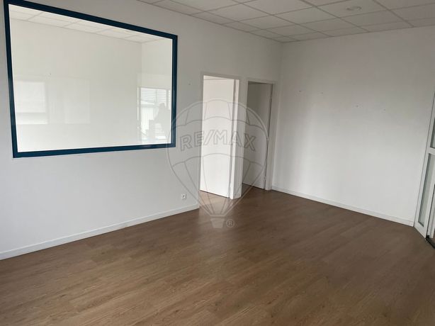 Bureau 72 m²