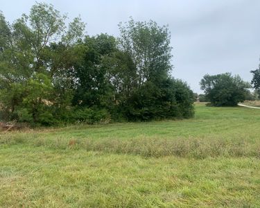 Parcelle de terre avec source idéal potager ou animaux