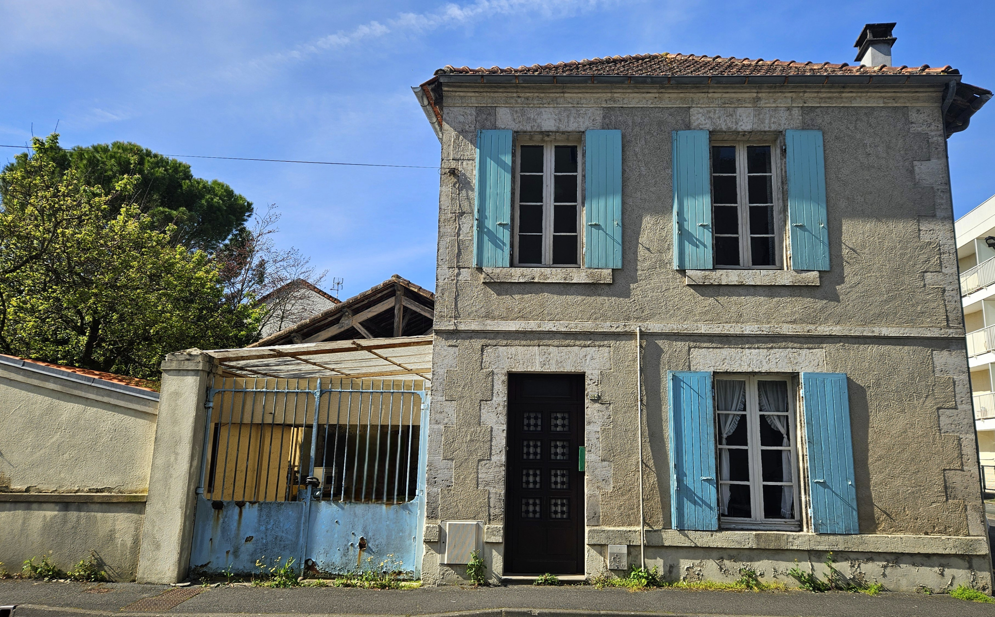 A vendre à COGNAC Ensemble immobilier maison + terrain const