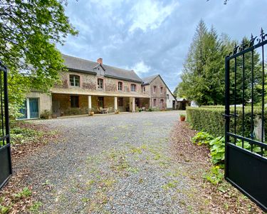 Charmante maison de 294m2 à Gahard