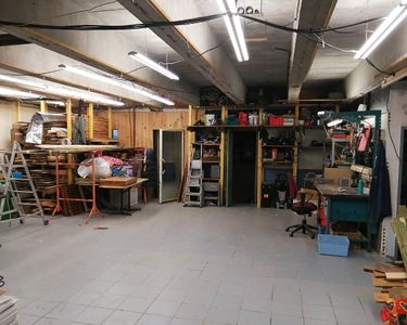 Garage 105m2 avec appartement 63m2