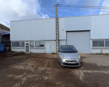 Local industriel 350 m²