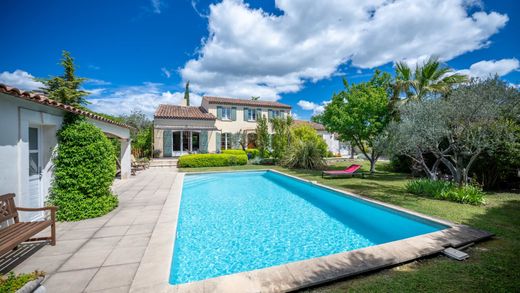 Villa 6 pièces 236 m² 