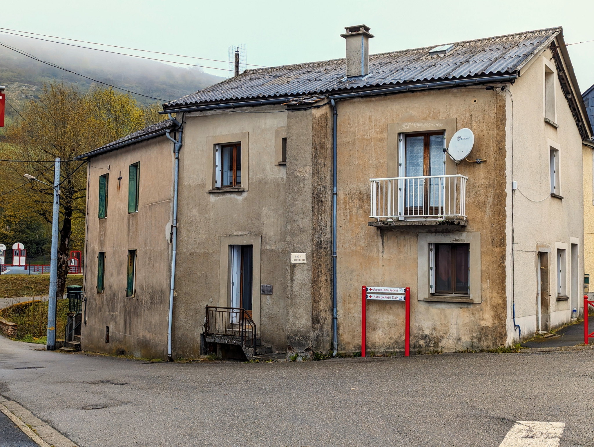 Maison composée de trois appartements