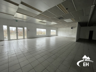 Local commercial 583 m²