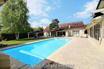 60140 VERDERONNE Superbe propriété avec piscine et double garage