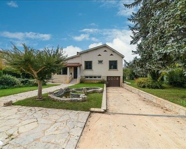 Maison entierement restaurée avec piscine