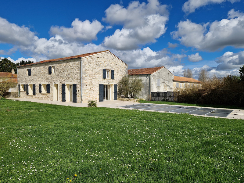 Maison Vente Tonnay-Charente 8 pièces 210 m²