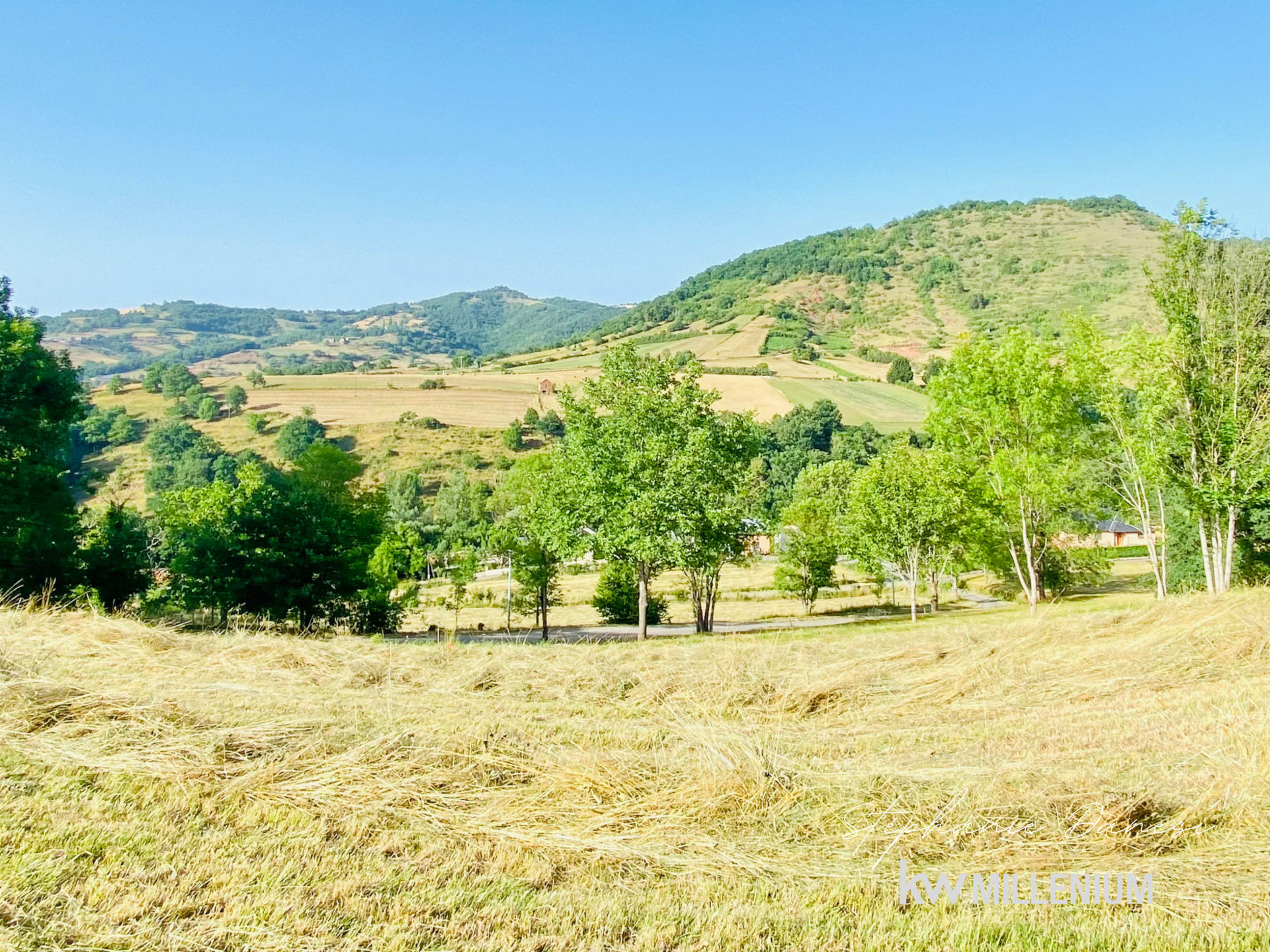 En vente terrain à bâtir 814 m2 viabilisé à Marcillac-Vallon