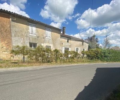 Charmante maison en pierre avec dépendances