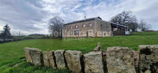 Ferme 265 m², 5 chambres. Terrain 2500 m²