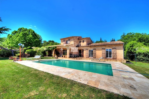 Superbe maison traditionnelle de 215m² avec piscine