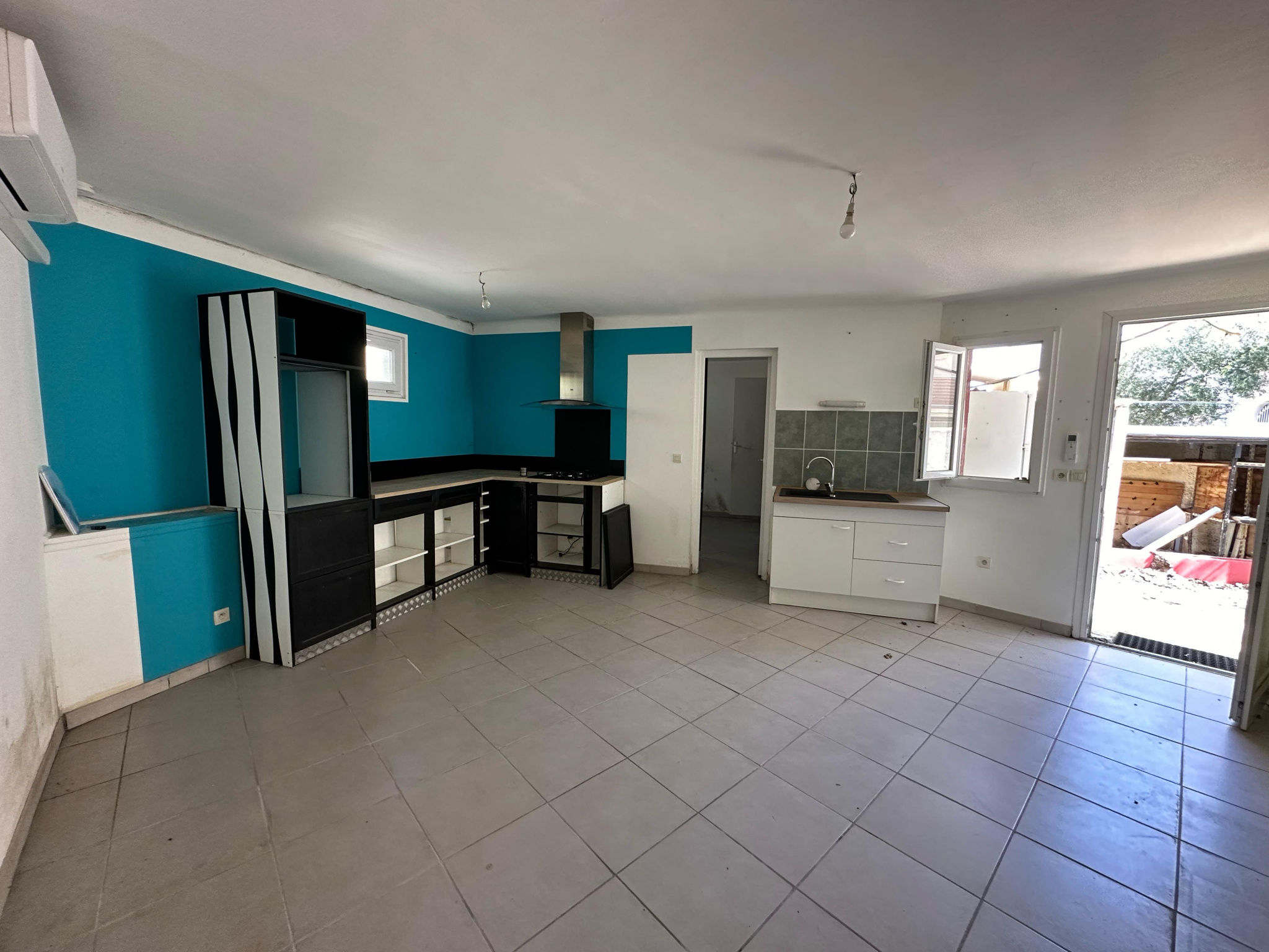 VENTE 2 APPARTEMENTS (T3+T2) ET CABANON EN REZ-DE-JARDIN - C 