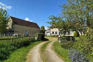 Perche. Ancien corps de ferme sur 7000 m² 