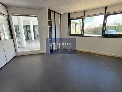 Bureau 225 m²